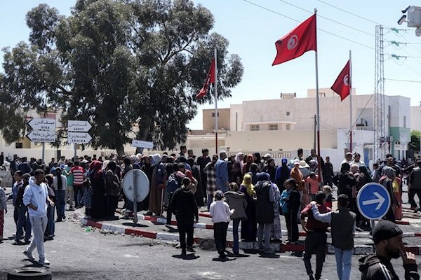 يدرك المتابعون للشأن البرلماني أن كتلة الثلاثين نائباً لم تكن يوماً أساساً من المقتنعين بمشروع سعيّد (أ ف ب)