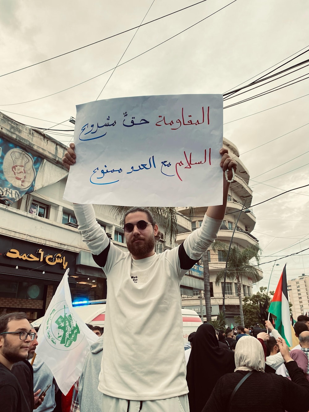 (الأخبار)