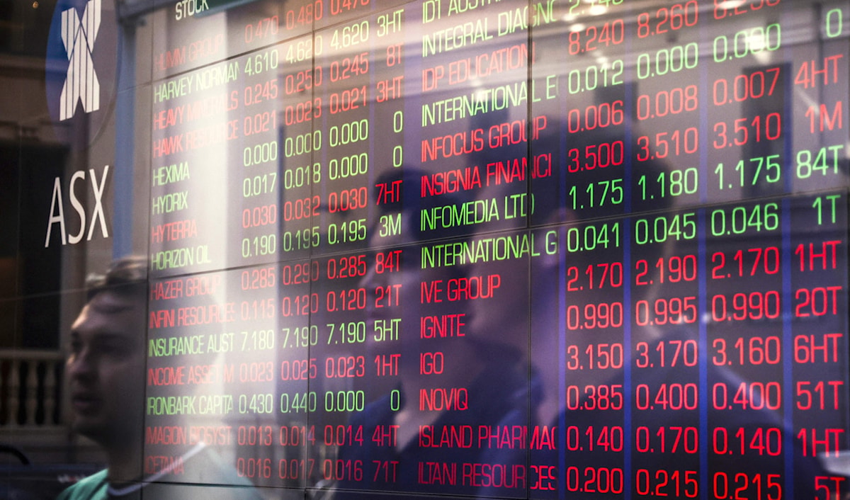 فتحت البورصات الأوروبية والآسيوية على انهيار حيال تمسك ترامب بفرض رسوم جمركية (أ ف ب)