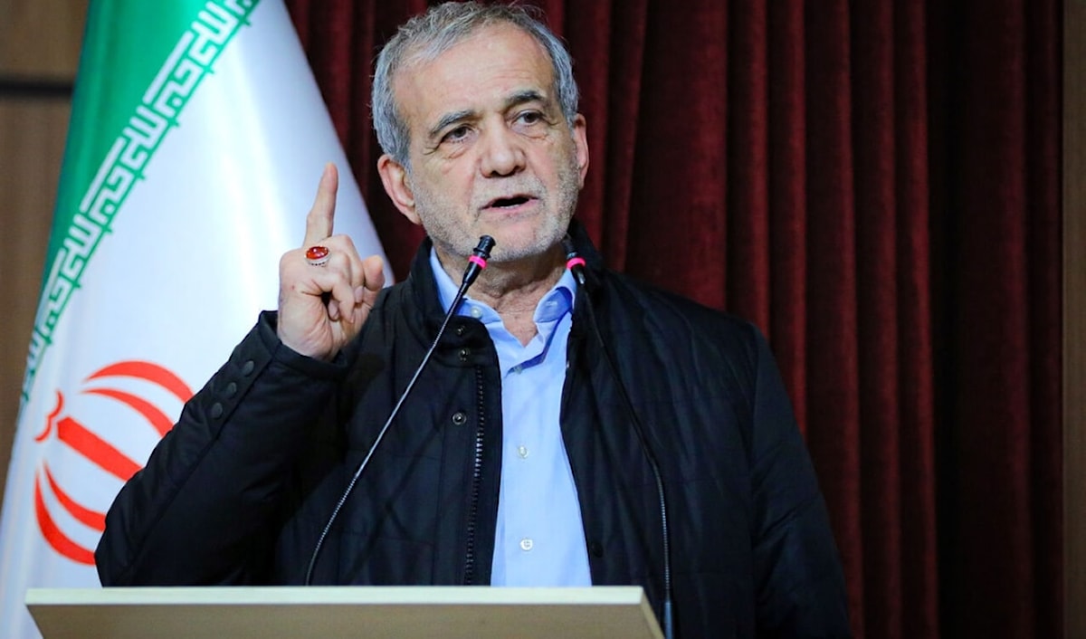 أعلن الرئيس الإيراني أنّ وزير الخارجية سيتوجّه إلى عُمان، لإجراء محادثات غير مباشرة مع الولايات المتحدة (وكالة ارنا)