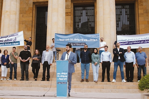 (مواطنون ومواطنات)