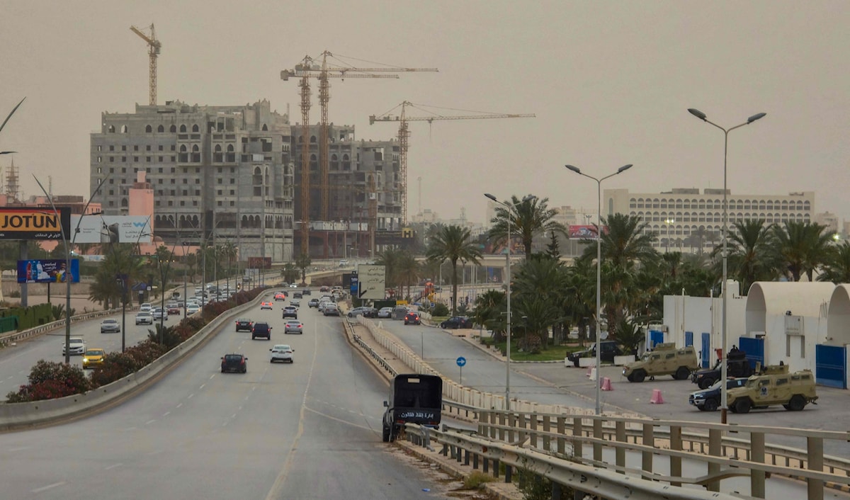 أشار مصدر وزارة الداخلية إلى انتشار كثيف لعناصر قوة إنفاذ القانون وقوة دعم مديريات الأمن في العاصمة (أ ف ب)