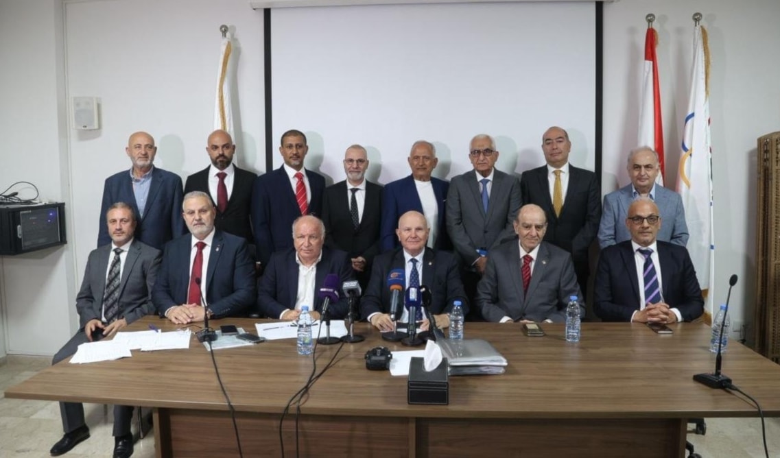 جلخ يتوسط أعضاء اللجنة بعد الانتخابات