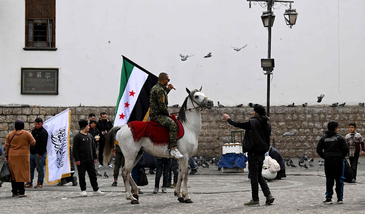تواصل الشرع مع شبكة واسعة من رجال الأعمال السوريين سعياً منه لتمويل النموذج الاقتصادي الجديد (أ ف ب)