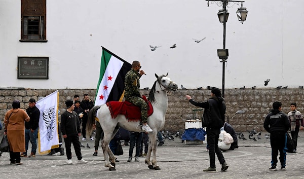 تواصل الشرع مع شبكة واسعة من رجال الأعمال السوريين سعياً منه لتمويل النموذج الاقتصادي الجديد (أ ف ب)