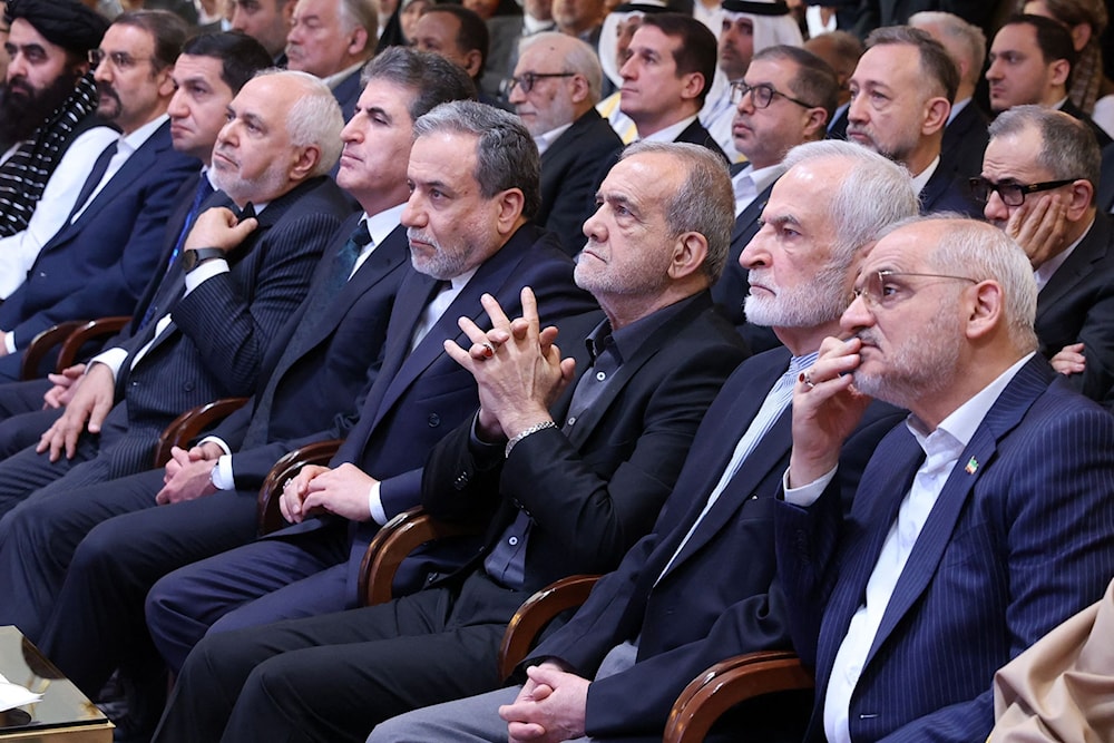 بزشكيان يشارك باجتماع &laquo;منتدى حوار طهران 2025&raquo; (أ ف ب)