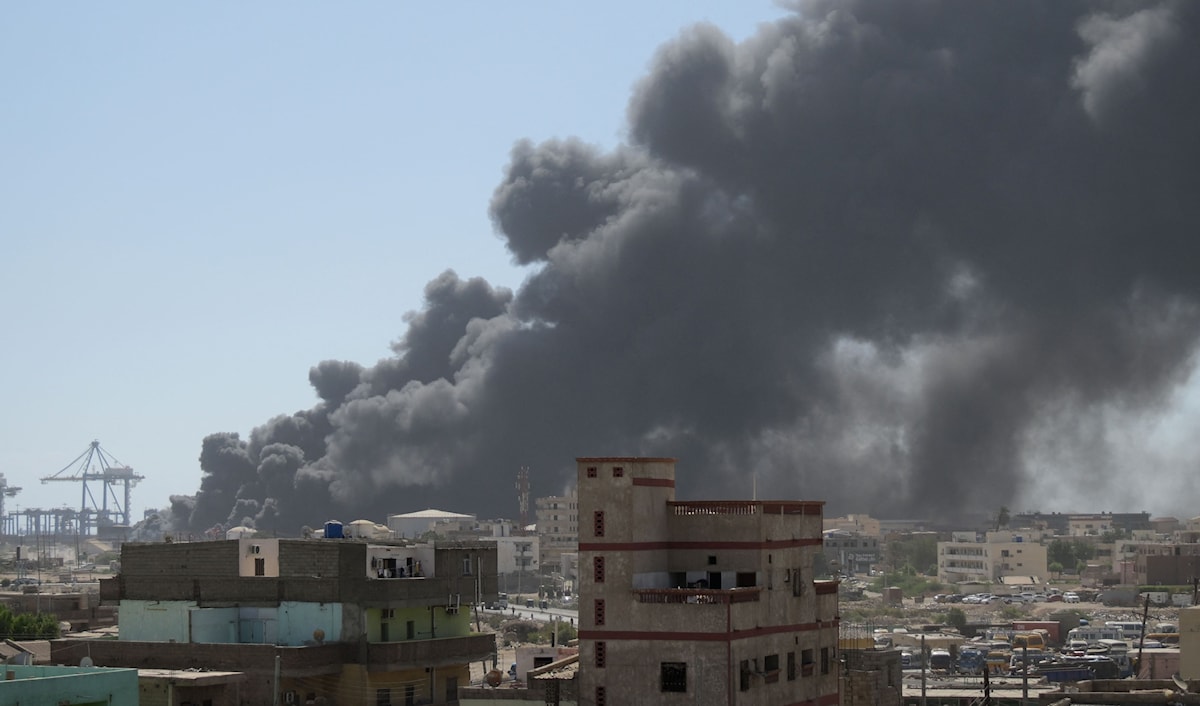 أسفر القصف الذي استهدف سوق في مخيم أبو شوك للنازحين عن مقتل 14شخصاً (أ ف ب)