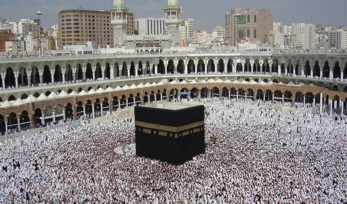 استؤنفت رحلات الحجاج الإيرانيين إلى السعودية (من الويب)