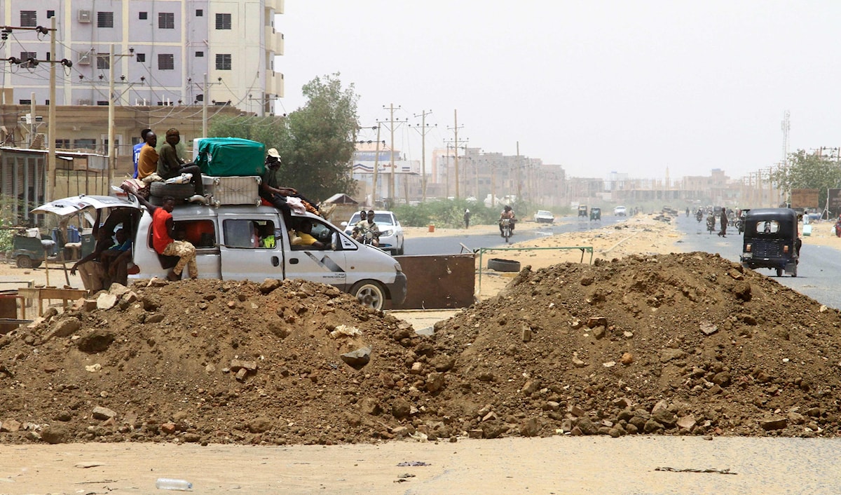 يواجه رئيس الوزاء الجديد، بحسب محلّلين، تحديات جساماً (أ ف ب)