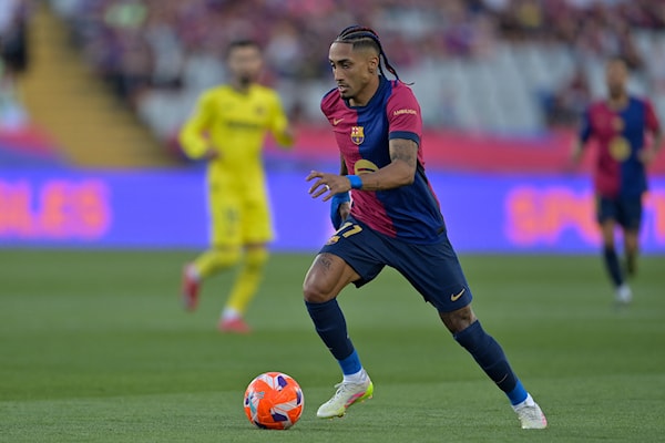 لعب رافينيا دوراً مؤثّراً جداً هذا الموسم بإحراز برشلونة الثلاثية المحلية (أ ف ب)