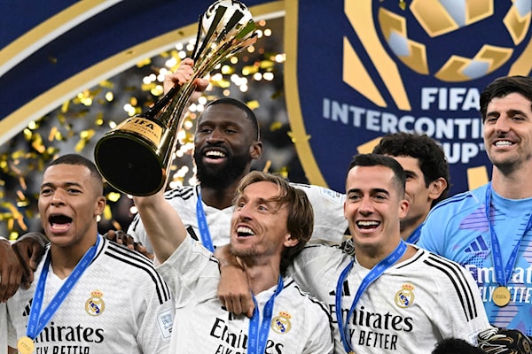 دافع مودريتش عن ألوان ريال مدريد منذ عام 2012 حين قدم إليه من توتنهام الإنكليزي (أ ف ب)