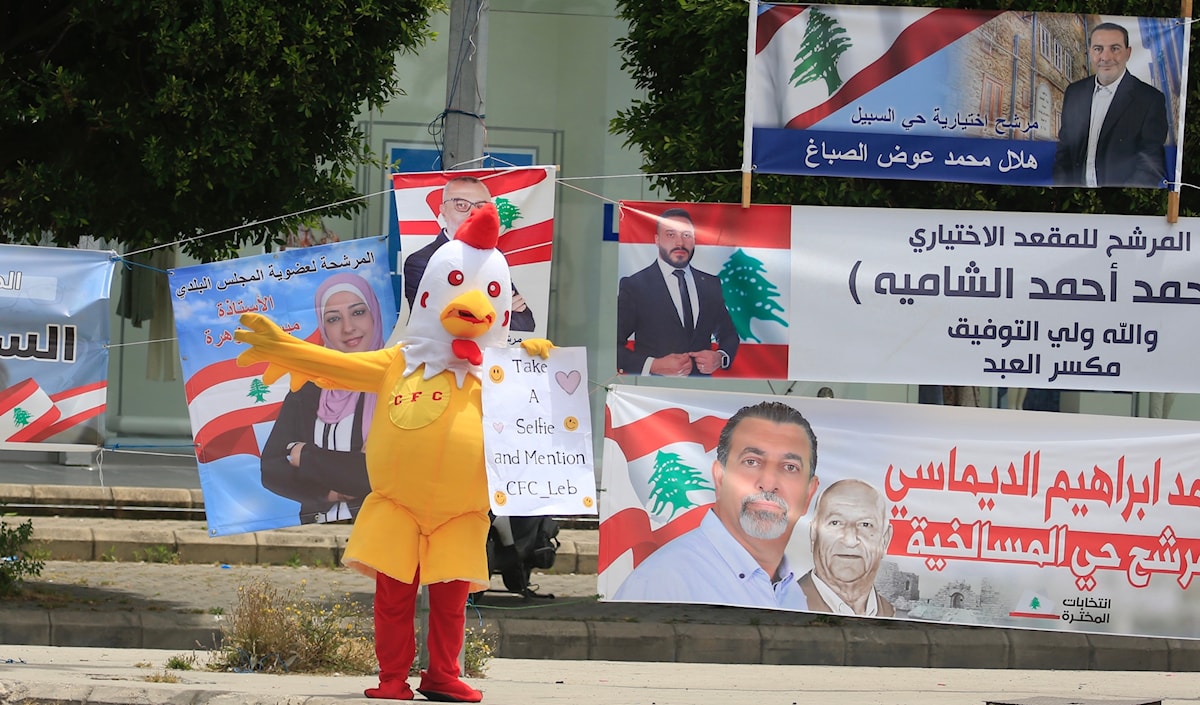 إعلانات انتخابية لمرشّحين في صيدا (علي حشيشو)