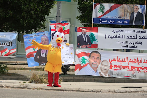 إعلانات انتخابية لمرشّحين في صيدا (علي حشيشو)