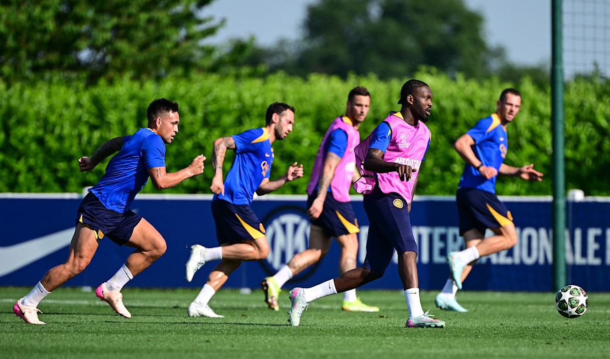 يعوّل إنتر على فرانتشيسكو أتشيربي لإحراز لقب دوري أبطال أوروبا (أ ف ب)