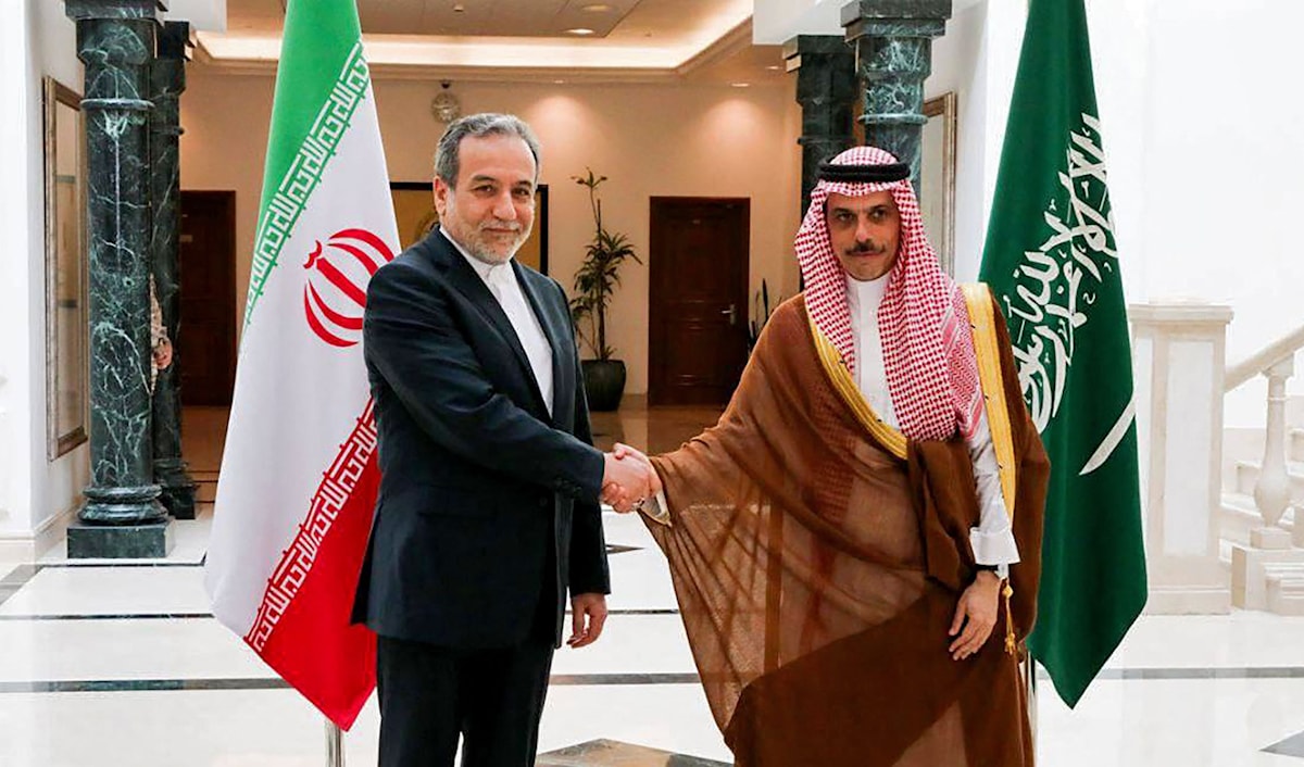 أكد وزير الخارجية الإيراني أن موضوع العلاقات مع السعودية في الوقت الحاضر حظي باهتمام جاد على خلفية المسألة التي وقعت (أ ف ب)
