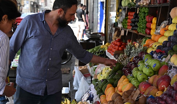 لا تغطّي الرواتب الحالية أكثر من 20% من نفقات الأسرة (أ ف ب)