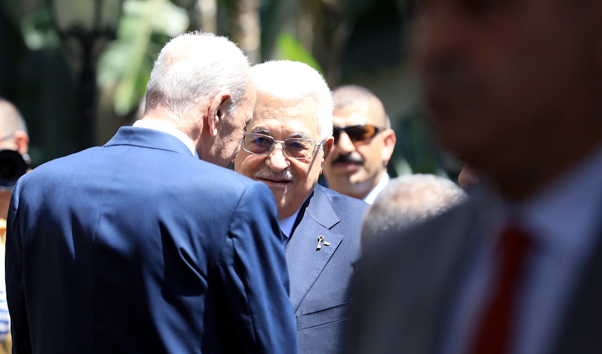السفير الفلسطيني جاهر بمعارضته طريقة البحث، ومسؤول «فتح»  اعتكف في منزله، والفصائل لا تعلم شيئاً (هيثم الموسوي)
