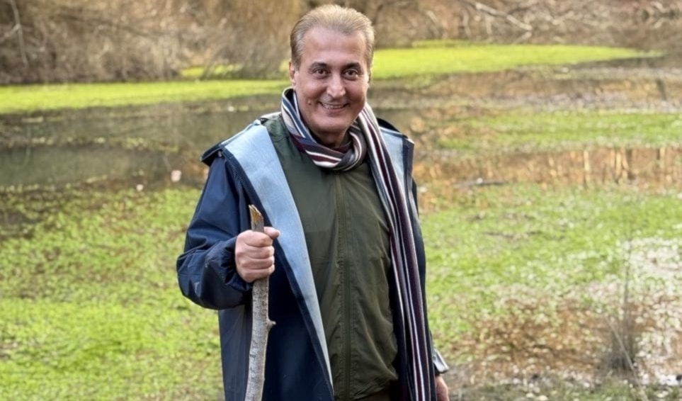 أثار تعليق الكاتب السوري جدلاً واسعاً بين متابعيه