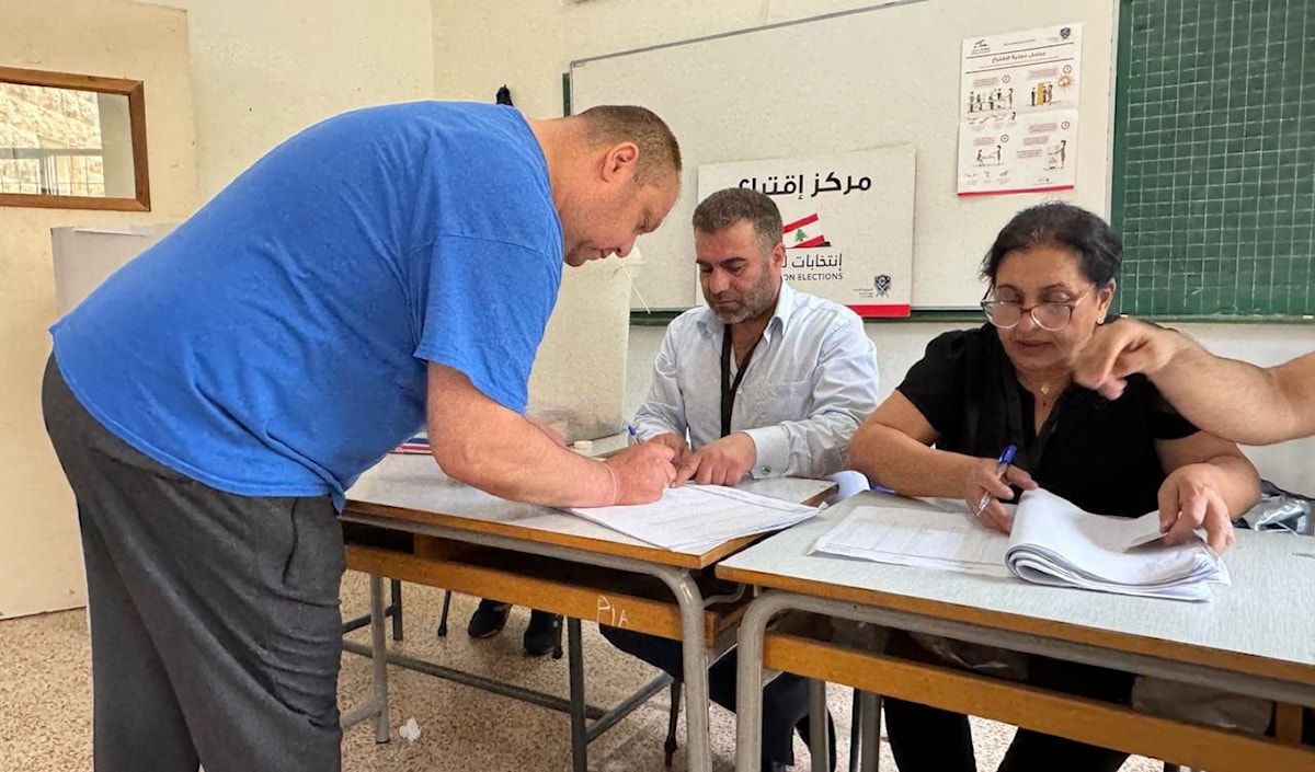 شهدت المراكز الانتخابية إقبالاً كثيفاً مابين ساعات الصباح والظهيرة (من الويب)