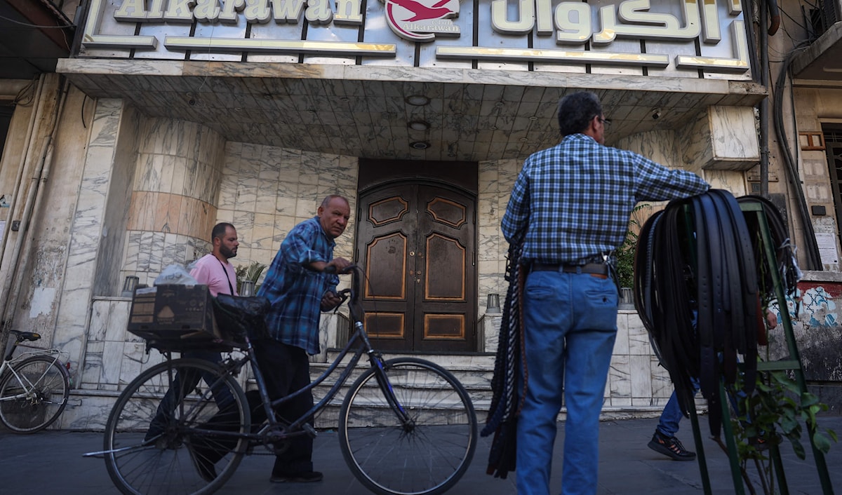 نادي "الكروان" الليلي في شارع سعدالله الجابري في دمشق مغلق بعد تعرّضه لهجوم (أ ف ب)