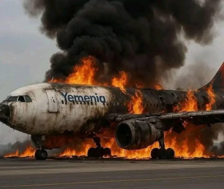 استهدف العدوان الإسرائيلي على مطار صنعاء مبنى الركاب والمدرج وطائرات لـ&laquo;الخطوط الجوية اليمنية&raquo; (من الويب)