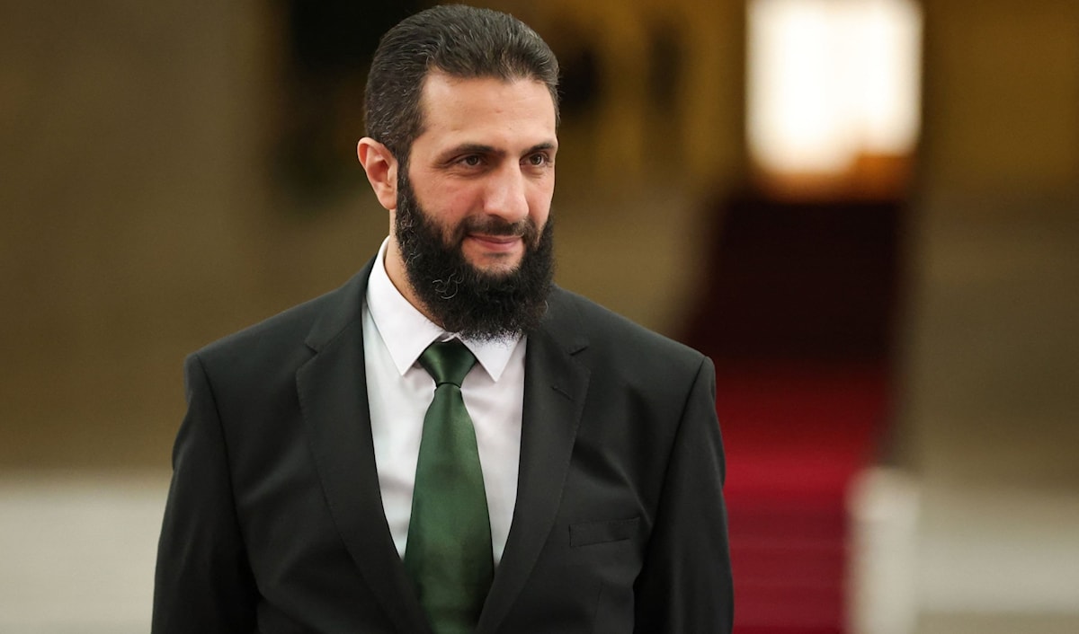 يحط الرئيس السوري الانتقالي أحمد الشرع في العاصمة الفرنسية باريس غداً (أ ف ب)