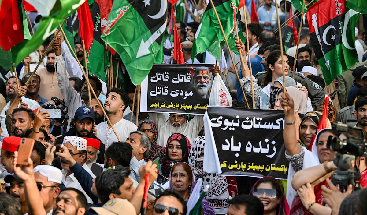 تصاعد التوتّر بين الهند وباكستان بعدما أقدم مسلّحون على قتل 26 سائحاً، في الـ22 من نيسان الماضي (أ ف ب)