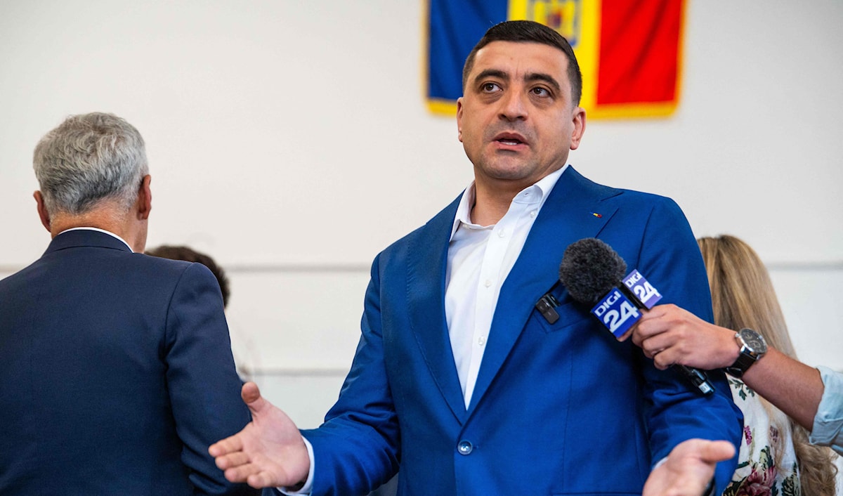في رومانيا، خسر جورج سيميون، اليميني القوميّ الذي وصف نفسه بـ«مرشّح ترامب»، منصبَ الرئاسة، بفارق ضئيل (أ ف ب)
