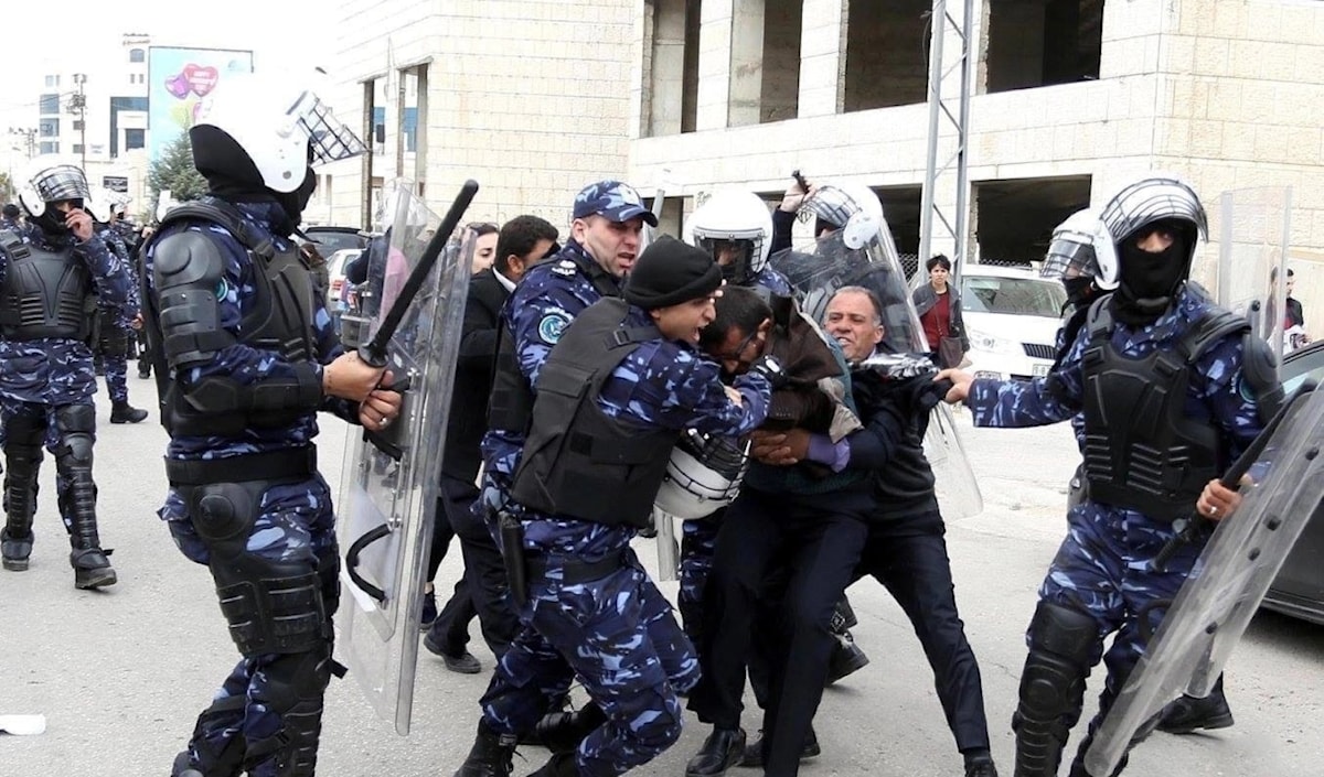 أدانت الحركة استمرار أجهزة رام الله الأمنية في تنسيقها مع قوات الاحتلال (من الويب)