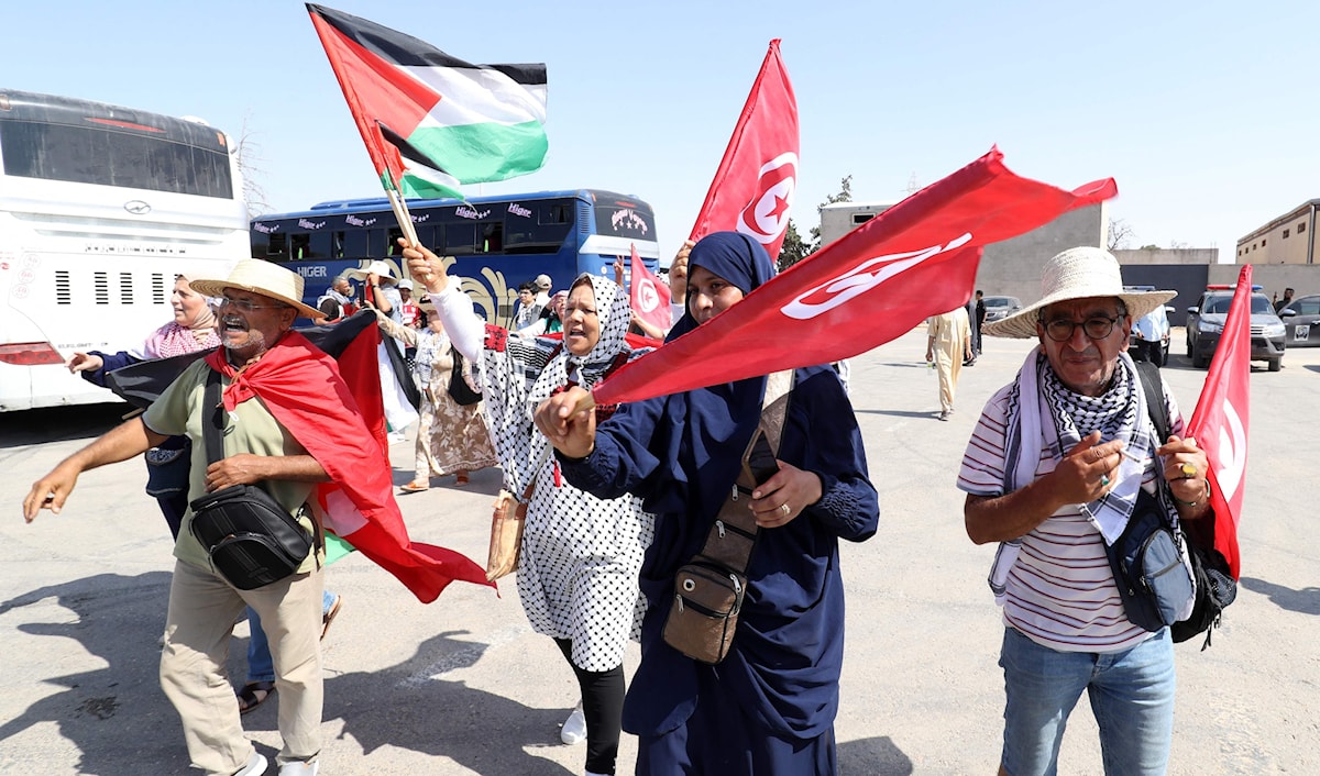 وصلت «قافلة الصمود» التضامنية مع غزة إلى ليبيا (أ ف ب)