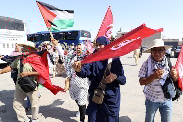 وصلت «قافلة الصمود» التضامنية مع غزة إلى ليبيا (أ ف ب)