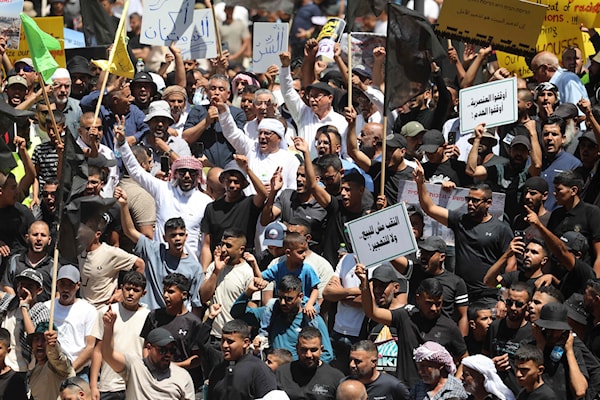 تظاهرة للبدو في بئر السبع احتجاجاً على قيام الحكومة الإسرائيلية بتدمير منازل في المنطقة (أ ف ب)