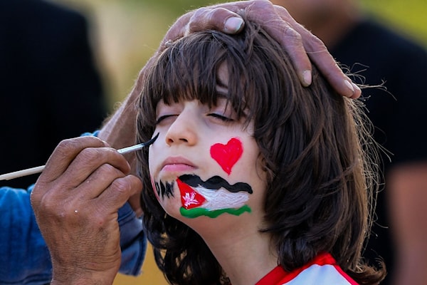 يملك العرب فرصة حجز بطاقة ثانية إلى المونديال بعدما تأهل الأردن للمرة الأولى في تاريخه (أ ف ب)