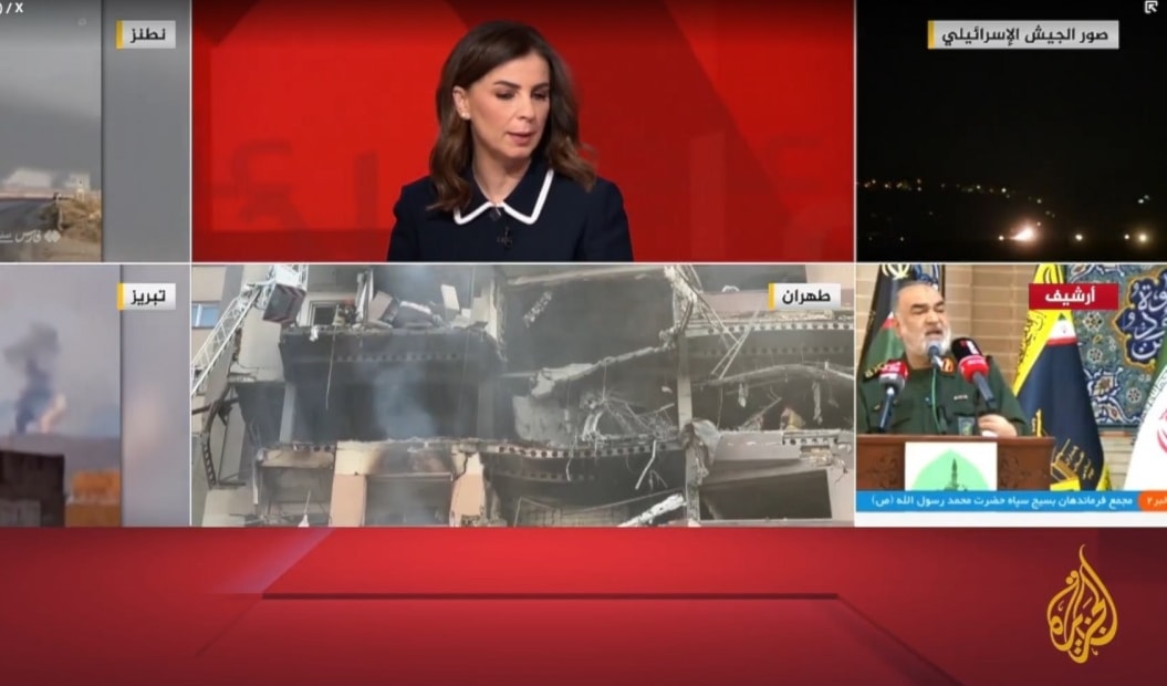 فتحت قناة «الجزيرة» هواءها وقسّمت شاشاتها لنقل التطورات