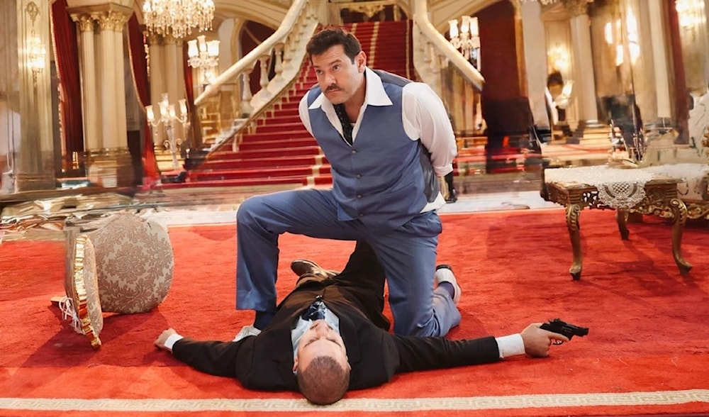 يمزج المسلسل بين الأكشن والكوميديا