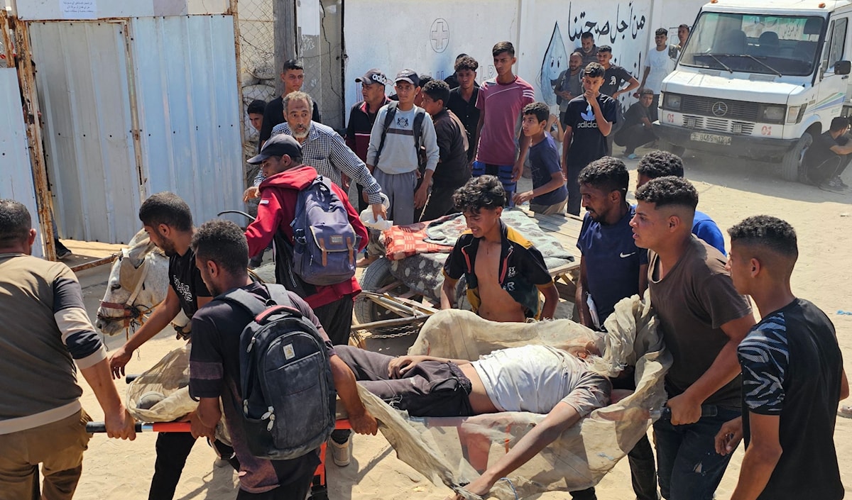 يُقتل العشرات من الجائعين يومياً، إمّا نتيجة التدافع والتزاحم،  أو دهساً تحت عجلات الشاحنات المسرعة، أو نتيجة القصف (أ ف ب)