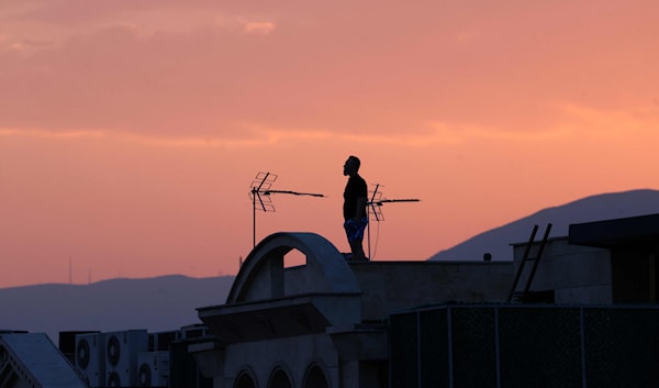 ثمة رهان إسرائيلي - غربي على أثر «الصورة» المُصدّرة إلى الداخل الإيراني والخارج على حدّ سواء (أ ف ب)