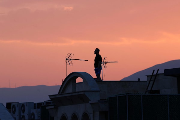 ثمة رهان إسرائيلي - غربي على أثر «الصورة» المُصدّرة إلى الداخل الإيراني والخارج على حدّ سواء (أ ف ب)