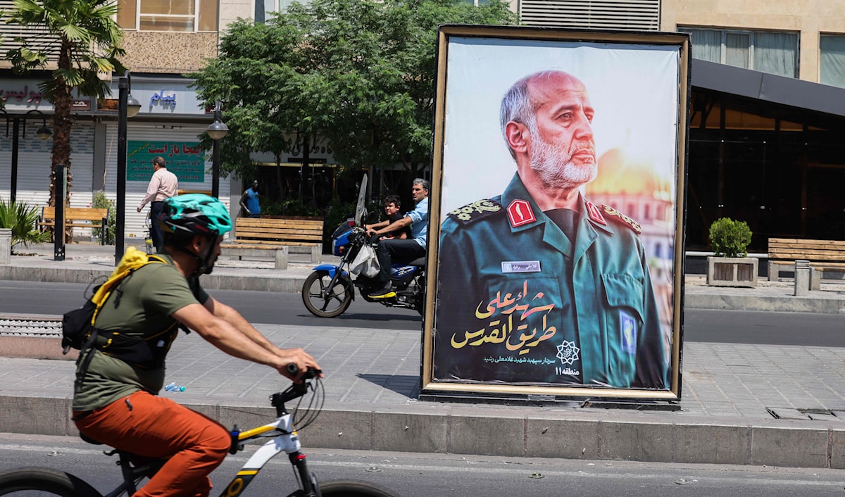 تدرك إسرائيل، ومعها الولايات المتحدة، أنّ الجبهة الداخلية الإيرانية تشكّل محوراً حيويّاً في قدرة النظام على الصمود والمواجهة (أ ف ب)