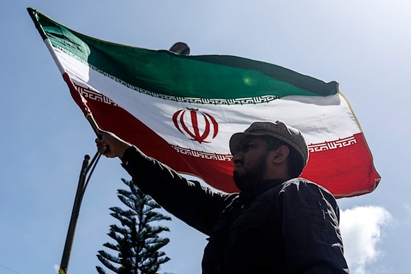 حذّرت إيران من أنها ستردّ بـ«قوة وجدّية ومن دون ضبط للنفس» على أيّ تدخل عسكري أميركي مباشر إلى جانب إسرائيل (أ ف ب)