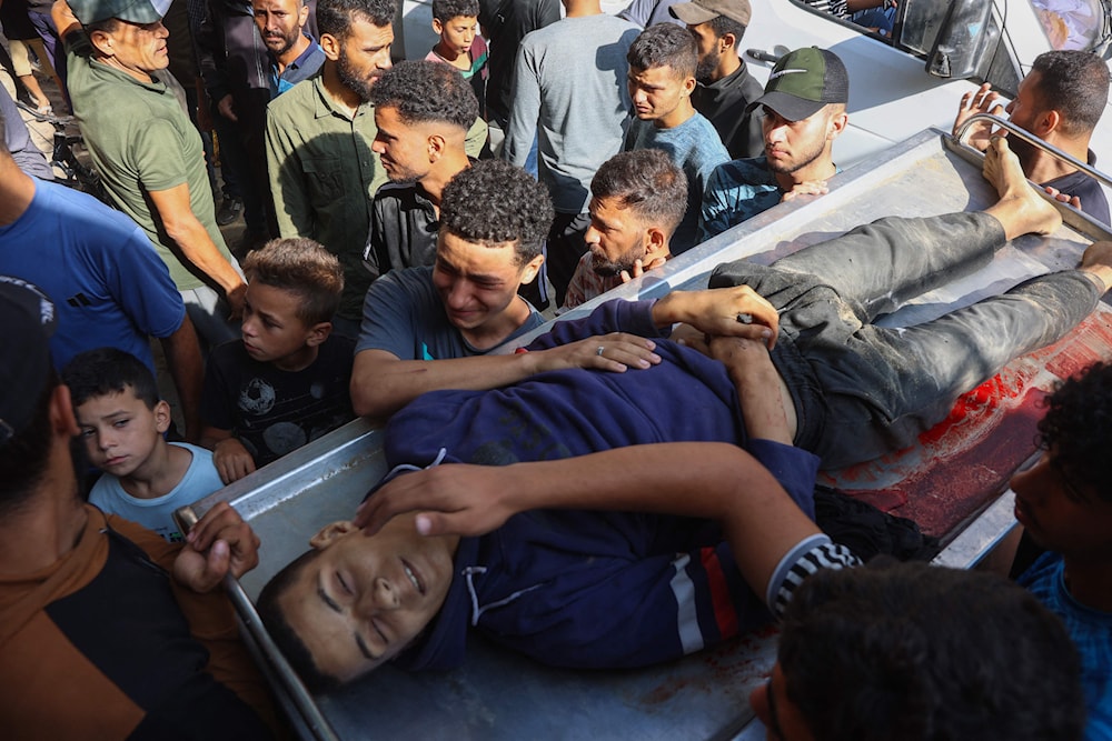 استشهد عشرات الفلسطينيين في قصف وغارات إسرائيلية منذ فجر اليوم (أ ف ب)