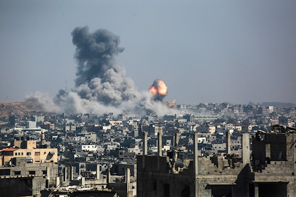 الآلاف من منازل المواطنين في حي التفاح الشرقي وحي الجرن في جباليا البلد تمّت تسويتها بالأرض (أ ف ب)