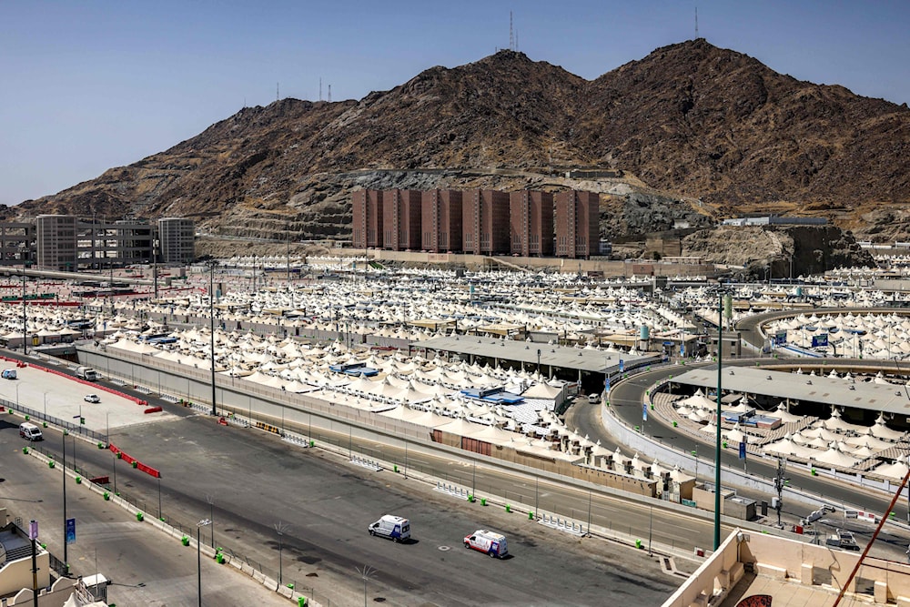 ستُستخدم أحدث تقنيات الذكاء الاصطناعي لرصد تدفق المعلومات والصور أثناء الحج (أ ف ب)