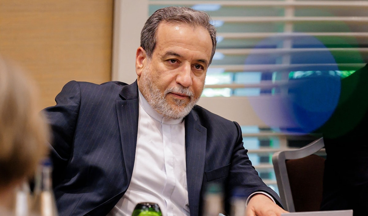 يرى مراقبون أن مجرد انعقاد اجتماع جنيف، ووجود نافذة زمنية تفاوضية أعلنها ترامب، يمنحان فرصة حقيقية - ولو ضئيلة - لوقف الحرب (أ ف ب)
