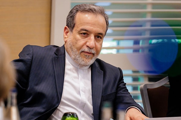 يرى مراقبون أن مجرد انعقاد اجتماع جنيف، ووجود نافذة زمنية تفاوضية أعلنها ترامب، يمنحان فرصة حقيقية - ولو ضئيلة - لوقف الحرب (أ ف ب)