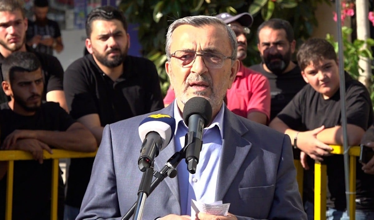 رأى عز الدين أنّ «إيران تدافع عن الأمة جمعاء» (من الويب)
