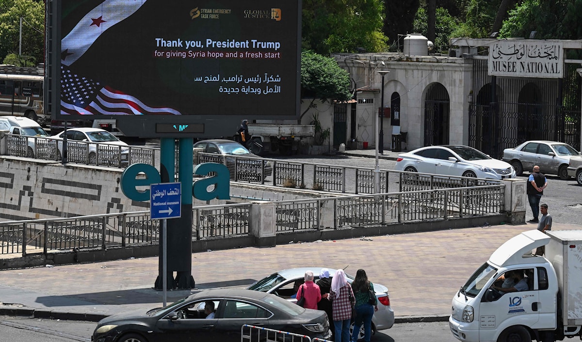 جاء إنهاء وجود الفصائل الفلسطينية بعد ضغوط متواصلة فرضتها السلطات الانتقالية على تحركات قيادات الفصائل وأعضائها (أ ف ب)