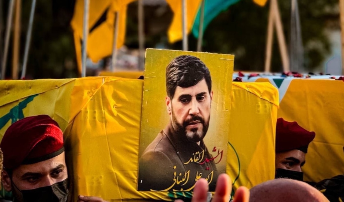 لُفّ نعشا الخليل ونجله بأعلام حزب الله (من الويب)