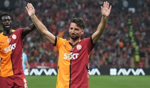 انضم مرتنز إلى غلطة سراي خلال صيف 2022 في طريقه للفوز بلقب الدوري التركي ثلاث مرات وكل من الكأس والكأس السوبر مرة واحدة.