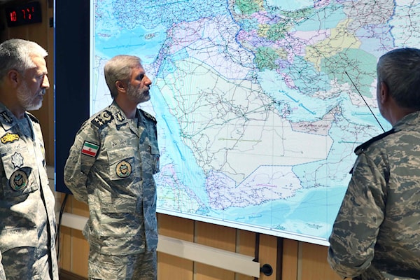 تداول وسائل إعلام خبراً مفاده أن البرلمان الإيراني وافق على إغلاق مضيق هرمز (أ ف ب)